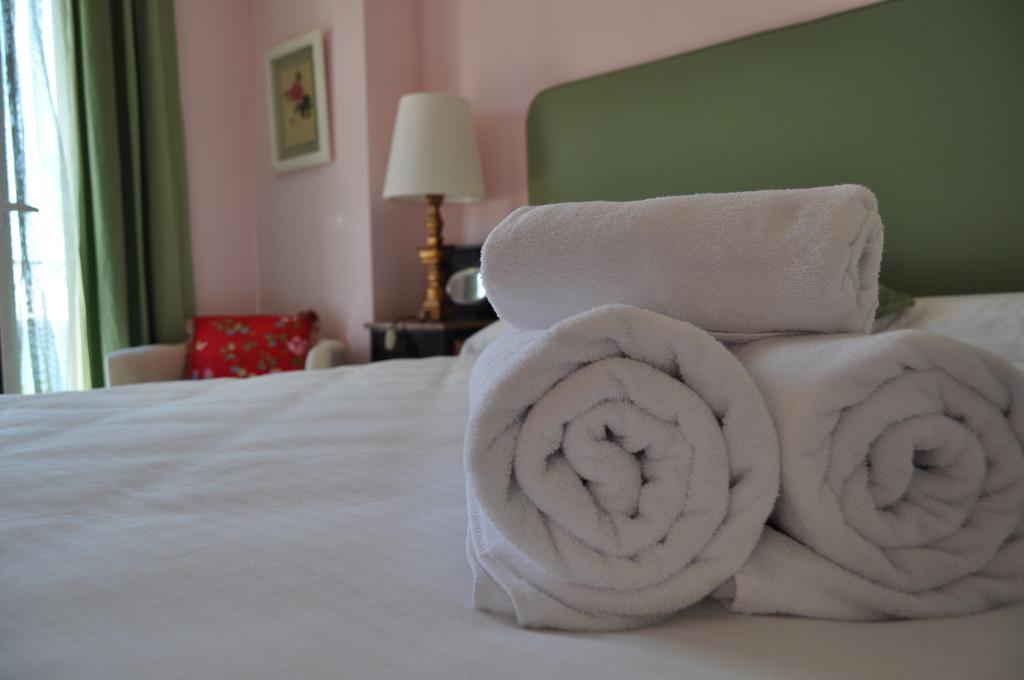 Welcome Inn Nerja Guest House Luxury Bed & Breakfast Room photo