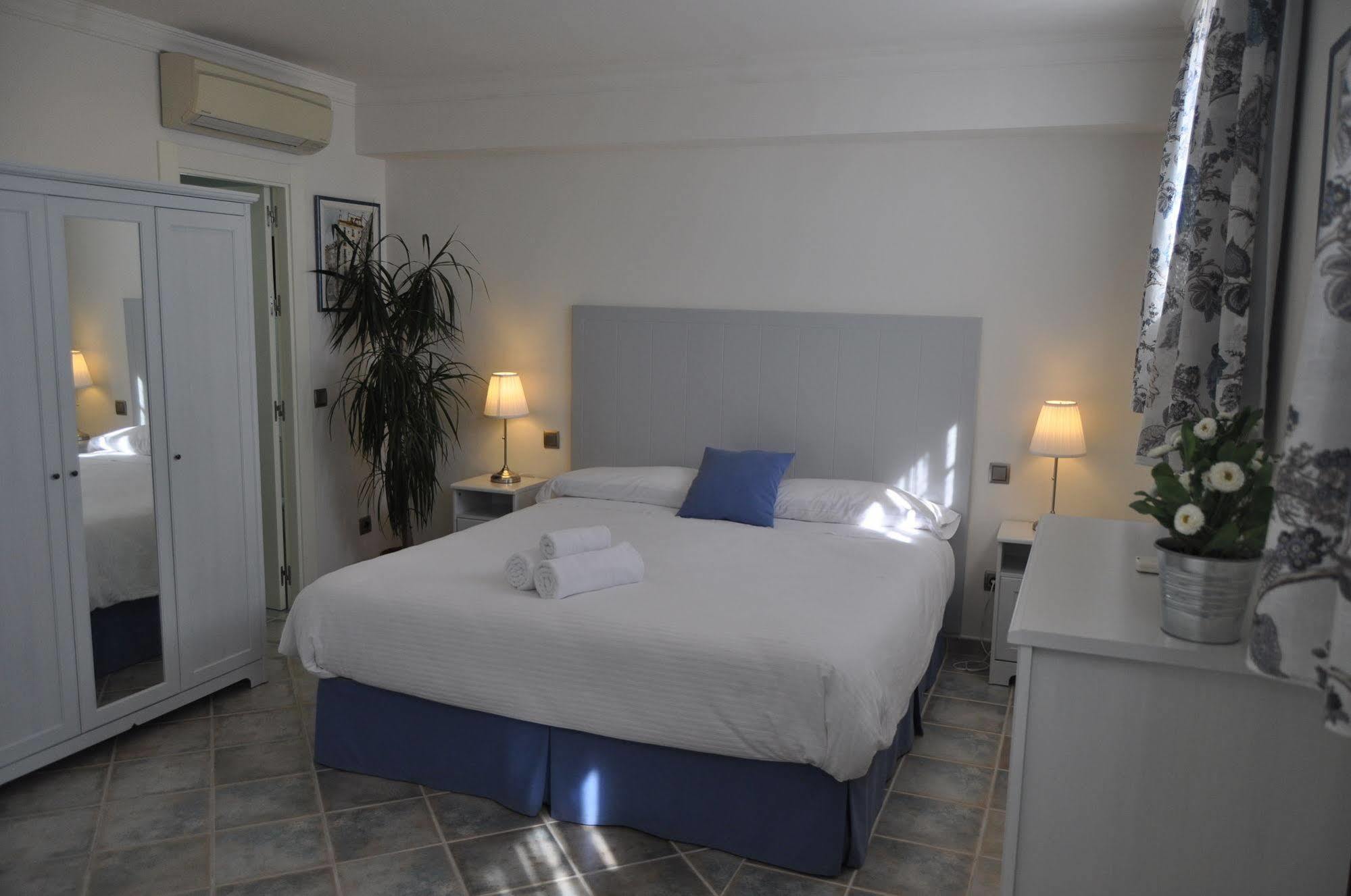 Welcome Inn Nerja Guest House Luxury Bed & Breakfast Exterior photo