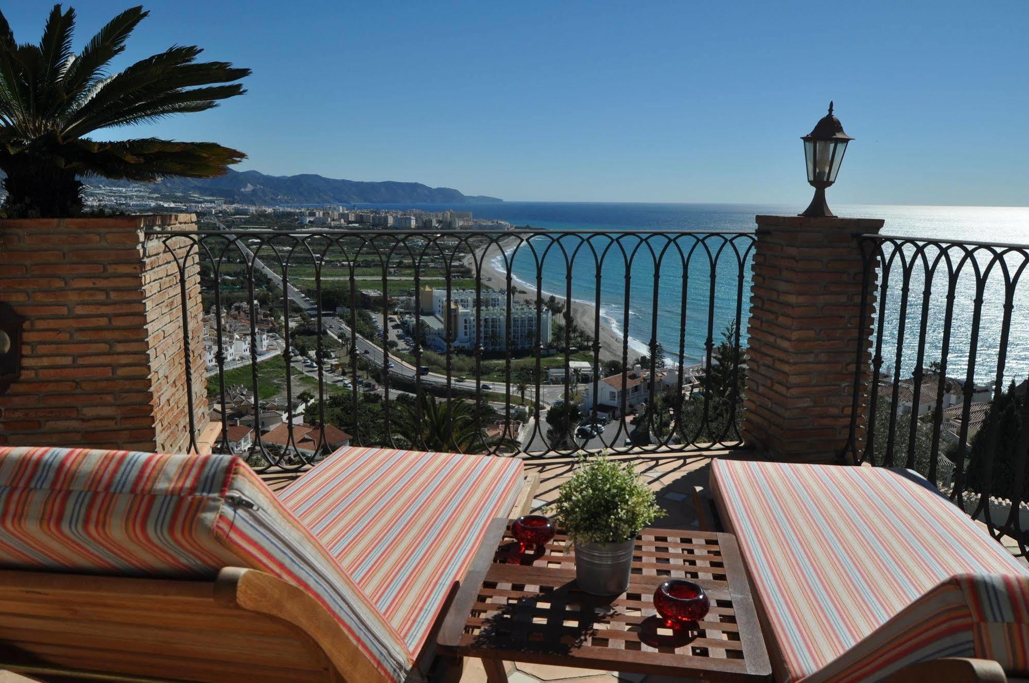 Welcome Inn Nerja Guest House Luxury Bed & Breakfast Exterior photo